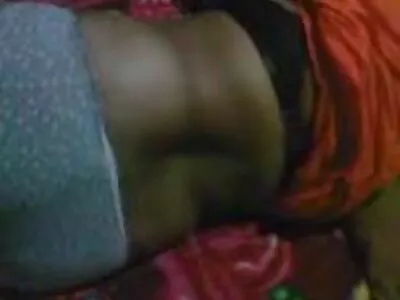 ಹವ್ಯಾಸಿ ಶ್ಯಾಮಲೆಗೆ ಬ್ಲೋ ಜಾಬ್‌ಗೆ ಬದಲಾಗಿ ಸ್ವಲ್ಪ ಹಣವನ್ನು ನೀಡಲಾಗುತ್ತದೆ